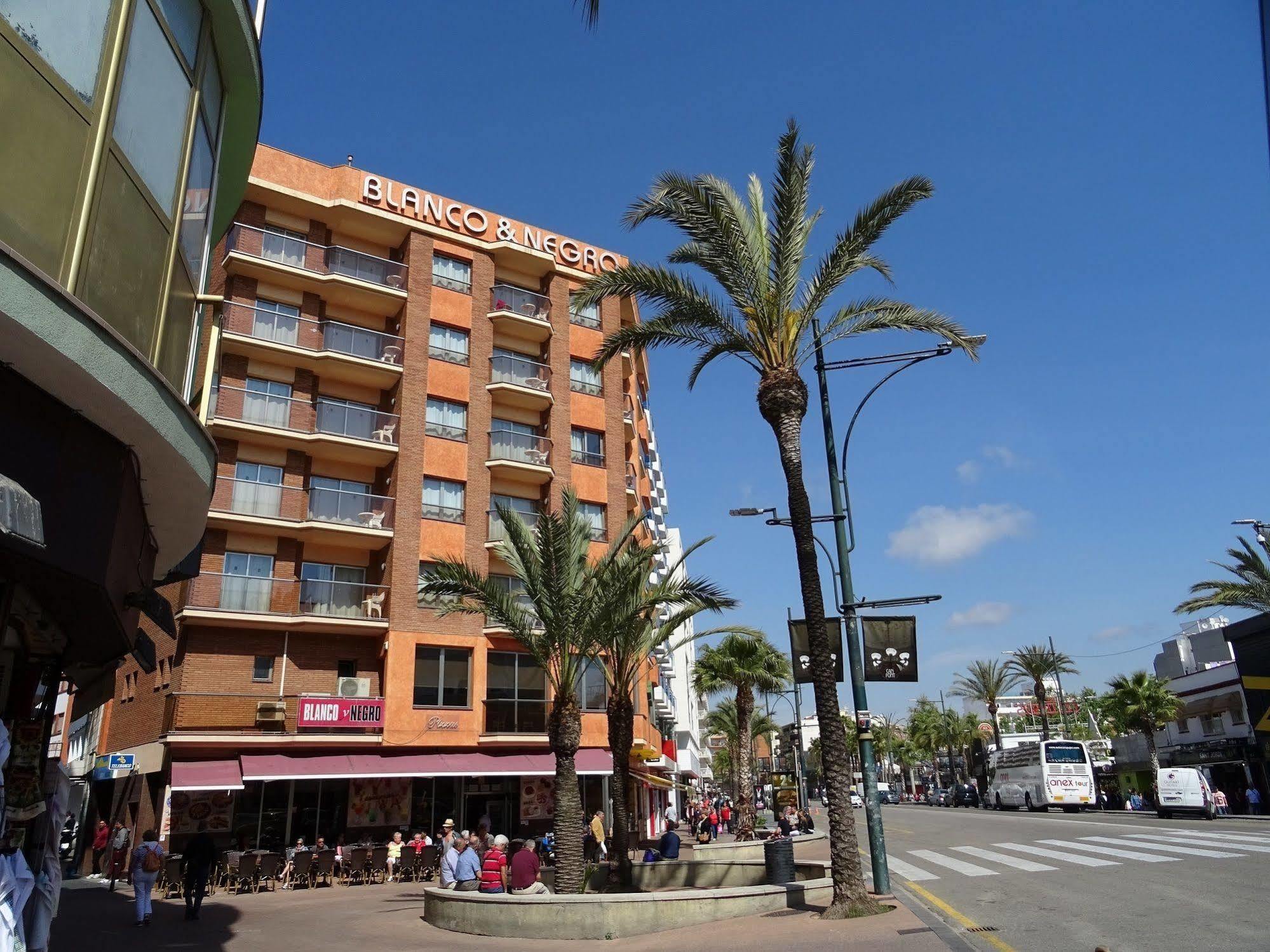 Blanco Y Negro Apartments Lloret de Mar Exterior foto