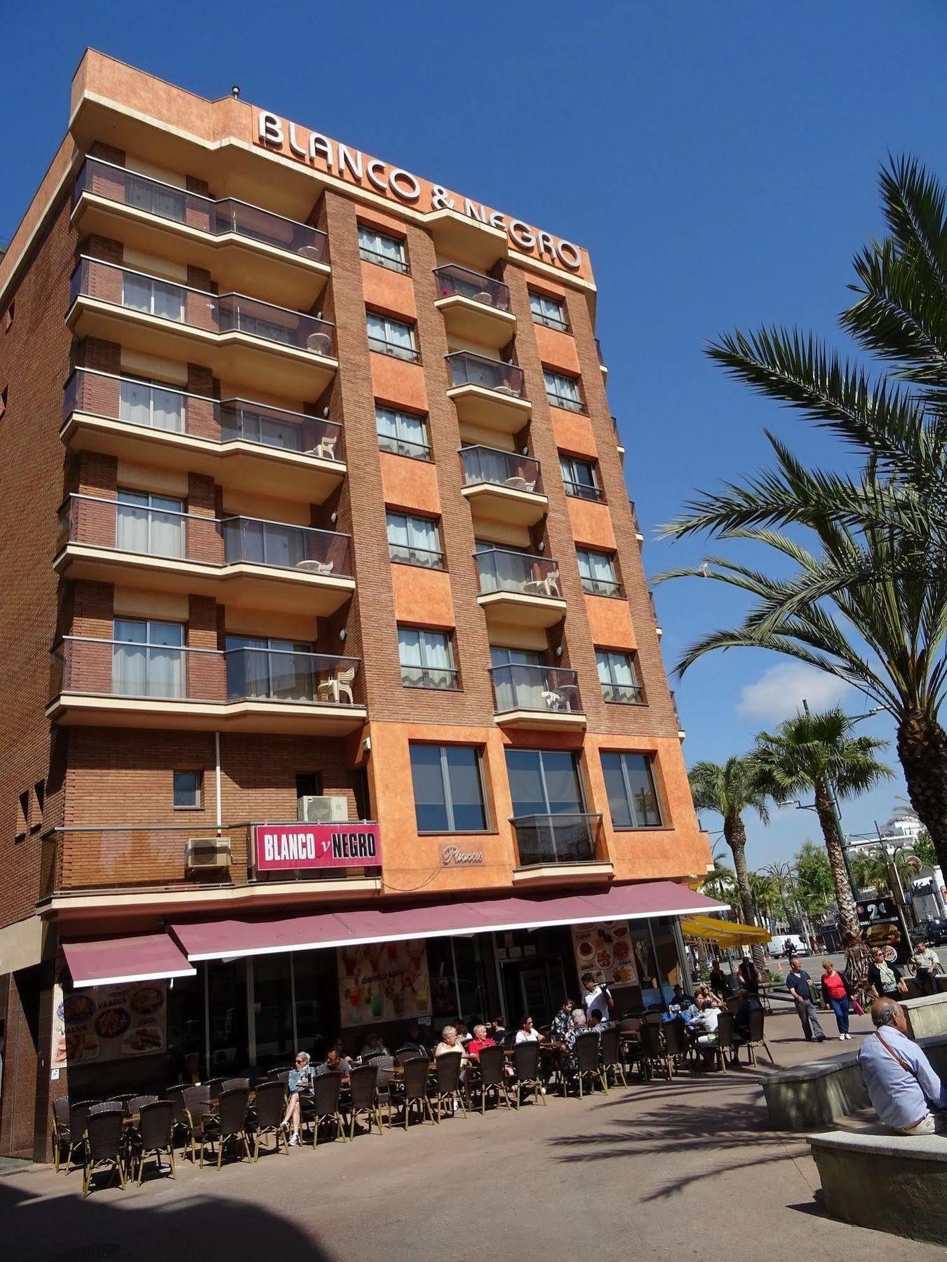 Blanco Y Negro Apartments Lloret de Mar Exterior foto